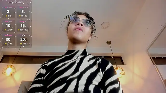 Hanna Cornee  online show from February 4, 1:39 pm