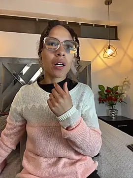 Hanna Cornee  online show from November 11, 1:28 pm