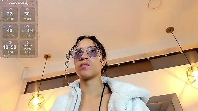 Hanna Cornee  online show from October 18, 1:46 pm