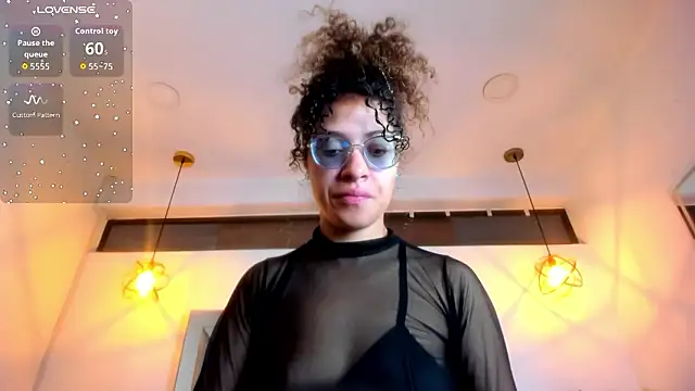 Hanna Cornee  online show from February 21, 1:24 pm