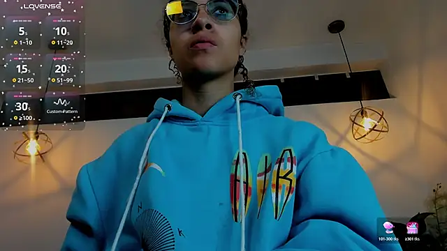 Hanna Cornee  online show from December 4, 12:26 pm