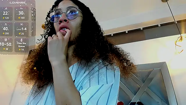 Hanna Cornee  online show from October 4, 1:23 pm