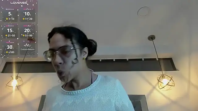 Hanna Cornee  online show from November 12, 1:26 pm