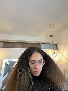 Hanna Cornee  online show from November 8, 5:05 pm