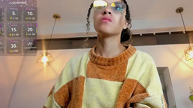 Hanna Cornee  online show from December 15, 12:11 pm