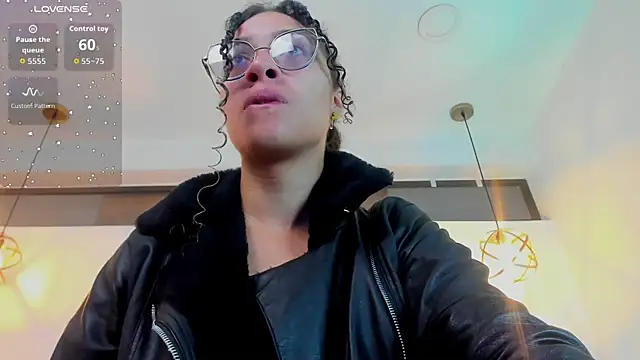 Hanna Cornee  online show from October 2, 1:36 pm