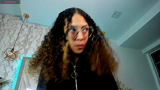 Hanna Cornee  online show from September 15, 1:55 pm