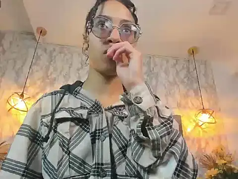 Hanna Cornee  online show from September 27, 1:39 pm