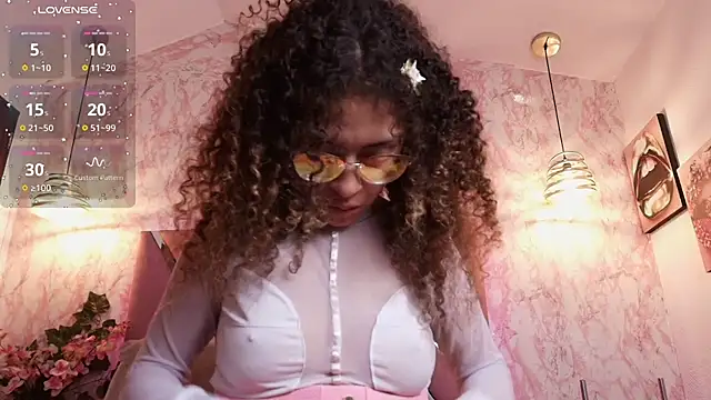 Hanna Cornee  online show from February 7, 2:03 pm