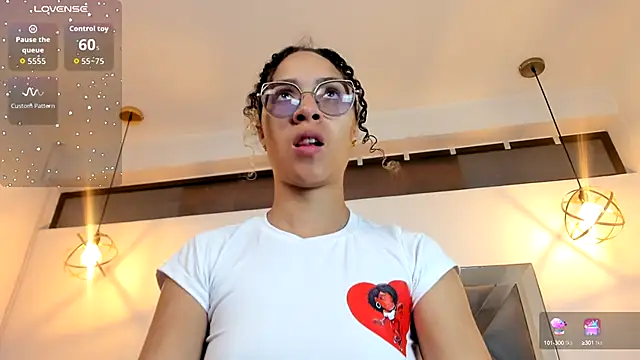 Hanna Cornee  online show from October 10, 1:34 pm