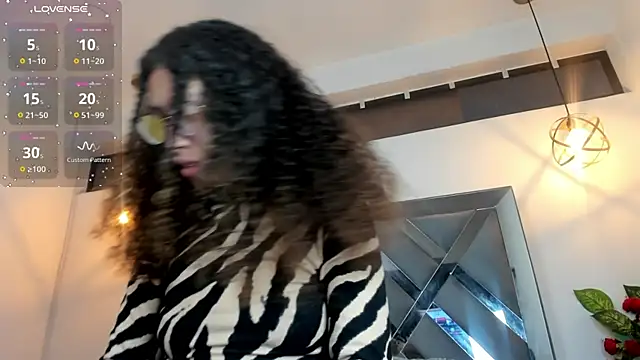 Hanna Cornee  online show from December 1, 12:28 pm