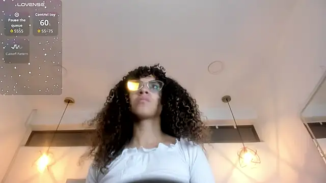 Hanna Cornee  online show from February 10, 12:15 pm