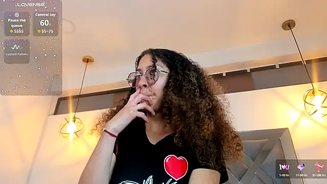 Hanna Cornee  online show from October 9, 1:44 pm