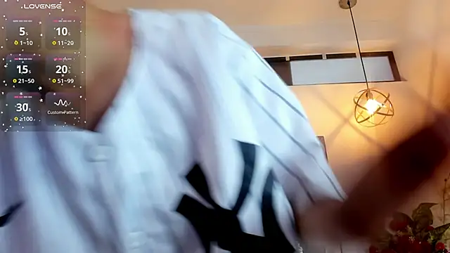 Hanna Cornee  online show from November 1, 2:11 pm