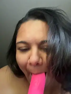 Snapshot of sofiacumms chatting on June 14, 1:45 pm sofiacumms online show from June 14, 1:45 pm