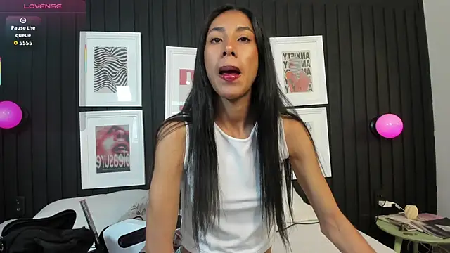 Snapshot of chiara_evanns chatting on October 8, 11:12 am chiara evanns online show from October 8, 11:12 am