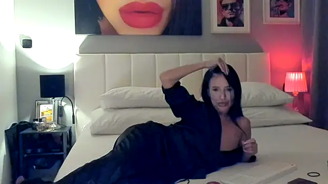 simonacavali online show from December 20, 8:33 pm