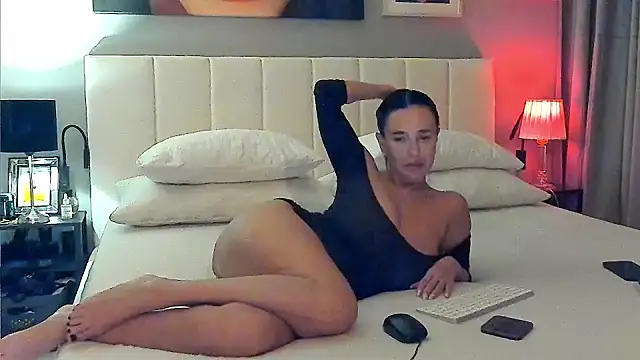 Snapshot of simonacavali chatting on May 16, 7:24 pm simonacavali online show from May 16, 7:24 pm