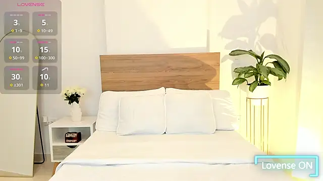 Lea Joness online show from December 15, 10:04 pm