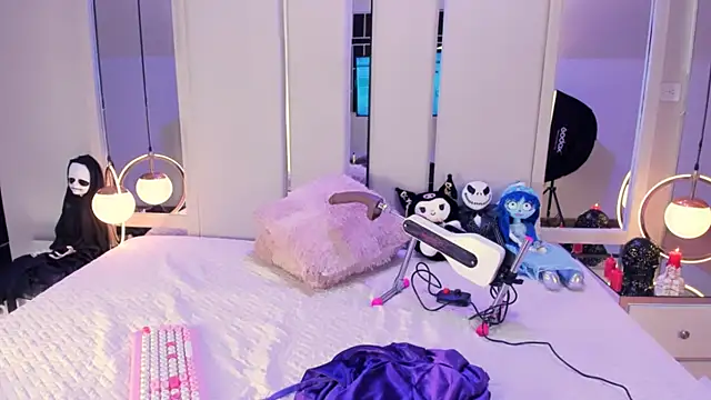 VesperVelvet online show from September 27, 9:32 pm