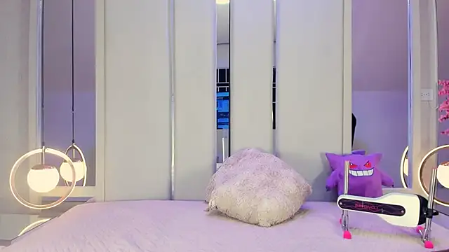 VesperVelvet online show from December 4, 8:30 pm