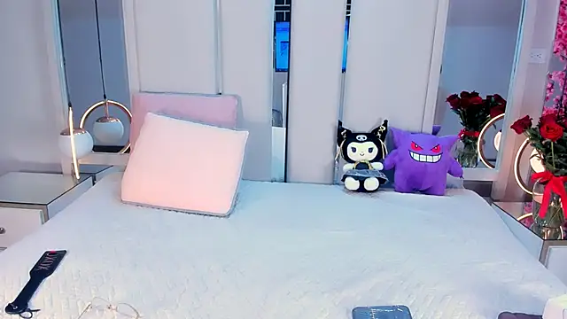 VesperVelvet online show from February 17, 9:01 pm