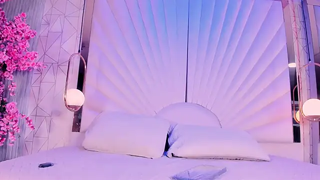 VesperVelvet online show from May 2, 5:01 am