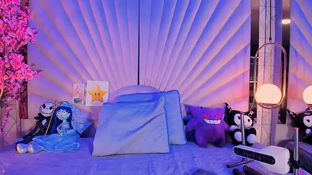 VesperVelvet online show from April 3, 5:36 am