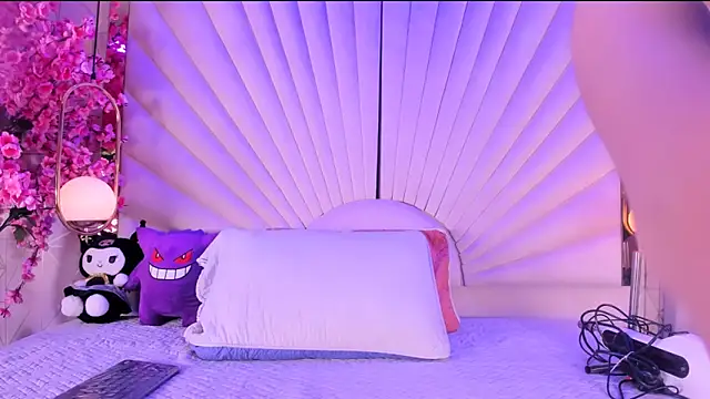 VesperVelvet online show from May 10, 5:11 am