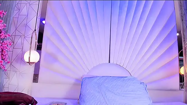 VesperVelvet online show from June 17, 5:18 am