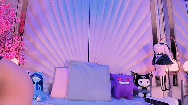 VesperVelvet online show from April 10, 5:25 am