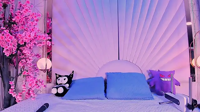 VesperVelvet online show from May 5, 5:10 am