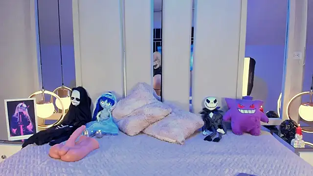 VesperVelvet online show from October 31, 9:00 pm