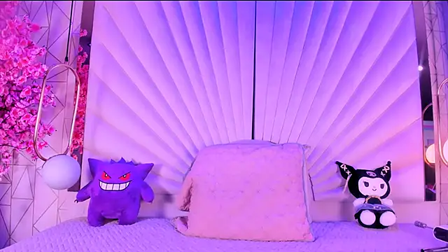 VesperVelvet online show from May 12, 5:15 am