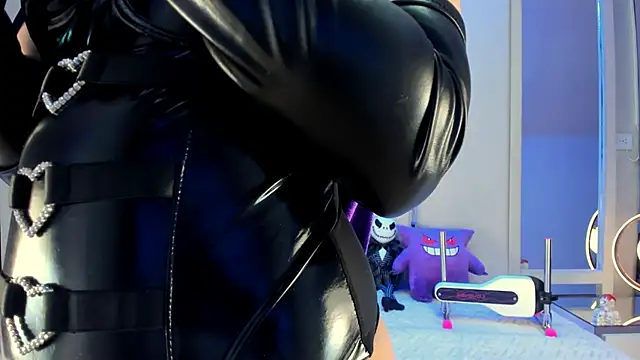 VesperVelvet online show from November 14, 8:34 pm