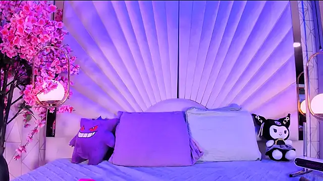 VesperVelvet online show from June 2, 5:07 am