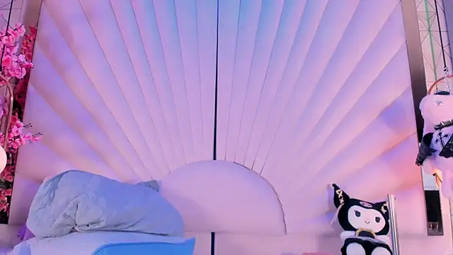 VesperVelvet online show from April 11, 7:45 am