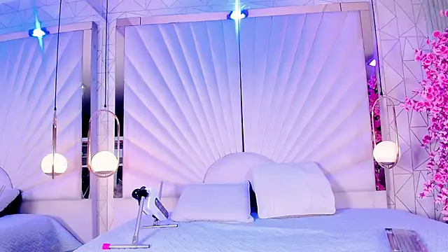 VesperVelvet online show from May 3, 5:12 am