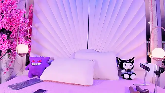 VesperVelvet online show from May 9, 5:00 am
