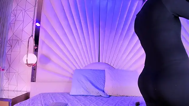 VesperVelvet online show from June 3, 4:46 am