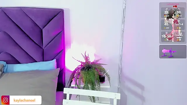 Kaylachannell online show from April 29, 3:54 am