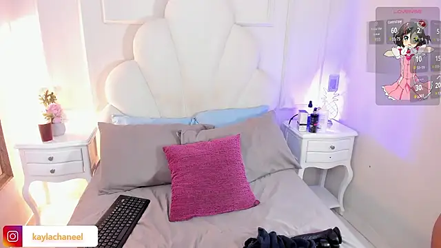 Kaylachannell online show from March 11, 3:44 am