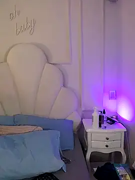 Snapshot of Kaylachannell chatting on June 6, 3:45 am Kaylachannell online show from June 6, 3:45 am