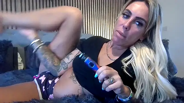 poppyinga1 online show from October 10, 6:36 am