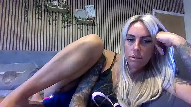 poppyinga1 online show from March 27, 8:22 am