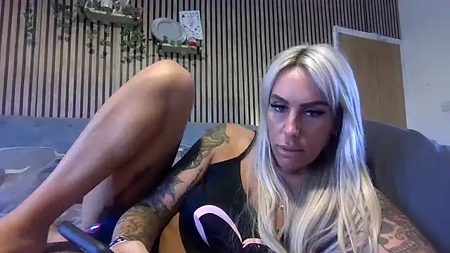 poppyinga1 online show from March 27, 8:26 am