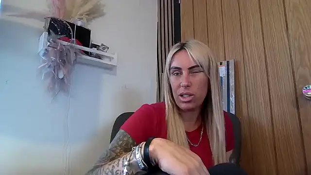 poppyinga1 online show from March 11, 9:03 am