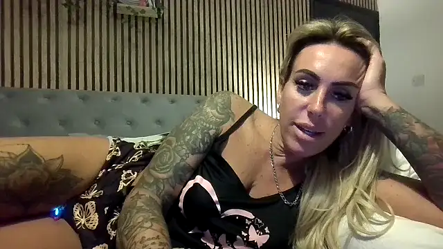 poppyinga1 online show from September 15, 2:01 am