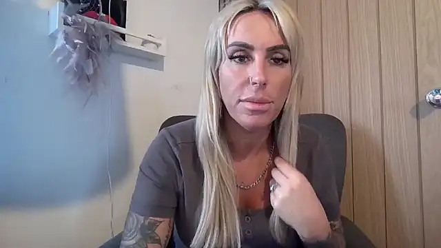 poppyinga1 online show from February 8, 1:42 pm