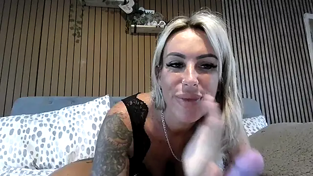 poppyinga1 online show from June 17, 5:07 am
